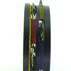 Pandeireta 9 pares negra con trenzado celta de cores, coiro tinguido de amarelo e ferreñas manuais temperadas verdes e ferreñas manuais douradas - Imaxe 2