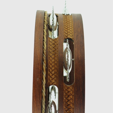 Pandeireta de 9 pares cor marrón decorada con trenzado celta e coiro rústico - Imaxe 2