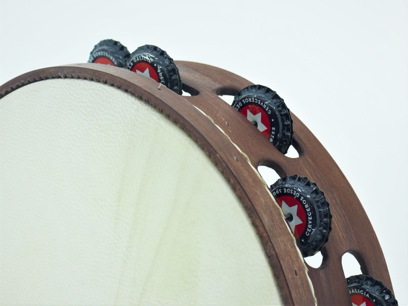 Pandeireta marrón de 13 pares de chapas recicladas - Imaxe 1