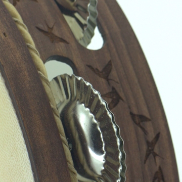 Pandeireta marrón de 9 pares decorada con anduriñas - Imaxe 1