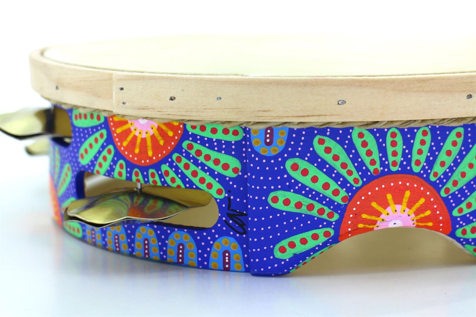 Pandeireta pintada a man por Carlota Suárez de 9 pares e ferreñas manuais douradas - Imaxe 1