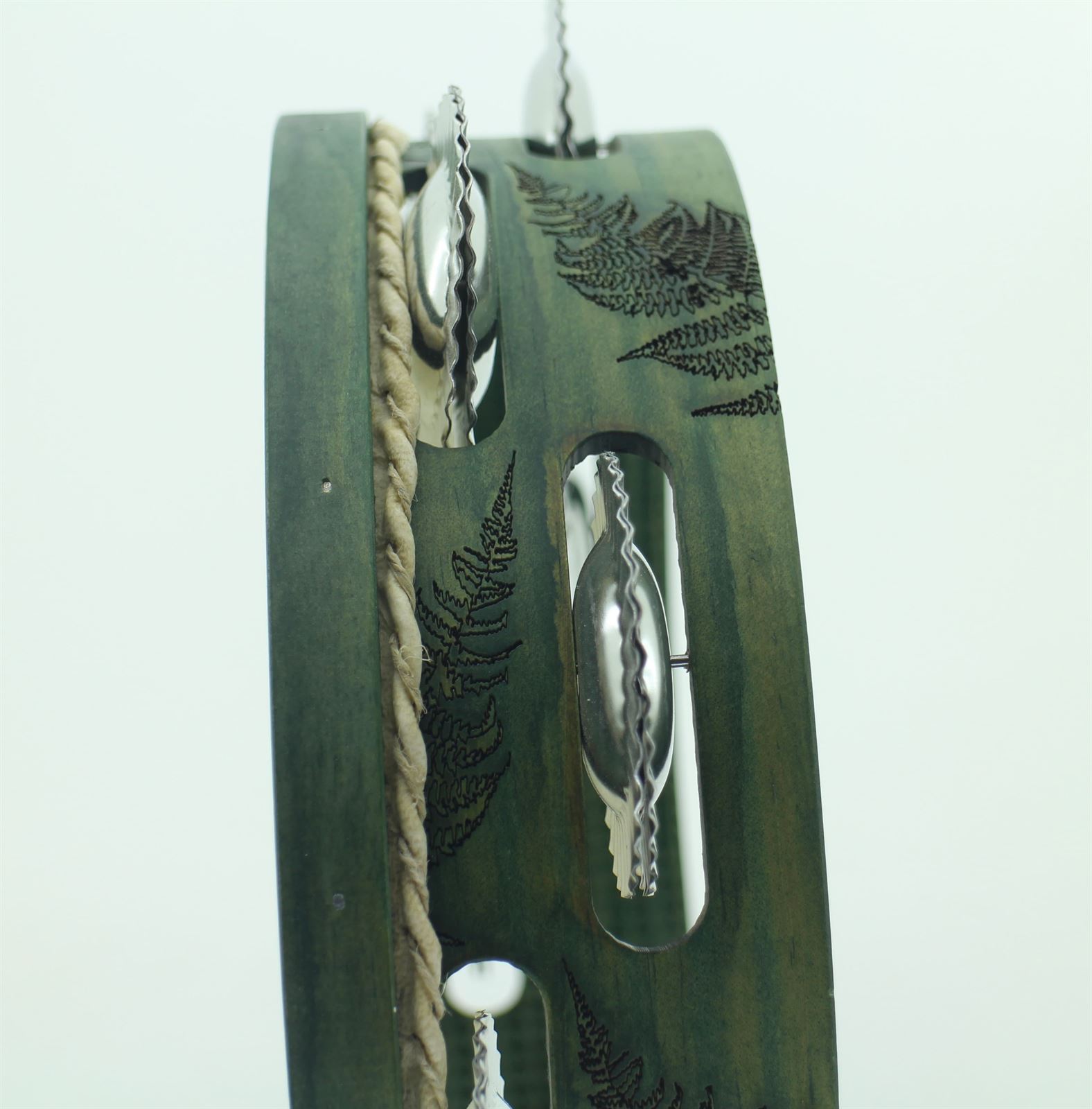 Pandeireta verde de 9 pares decorada con fentos - Imaxe 1