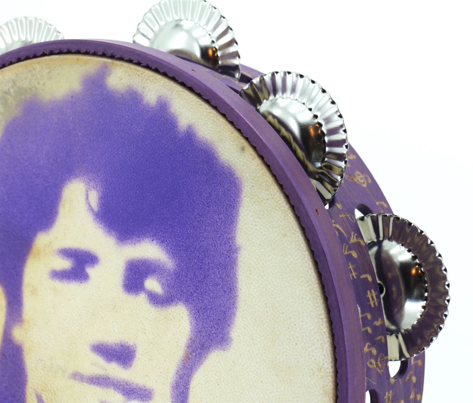 Pandeireta violeta de 9 pares decorada con notas musicais e ilustración de Rosalía - Imaxe 1